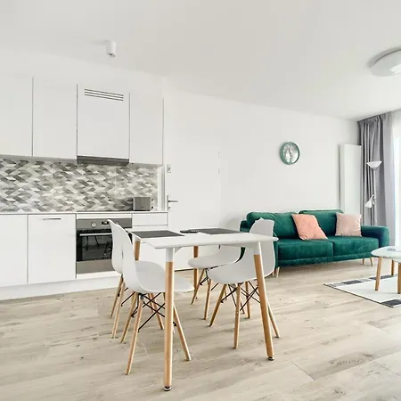 Hotel apartamentowy Z Widokiem Na Morze Marina Royale